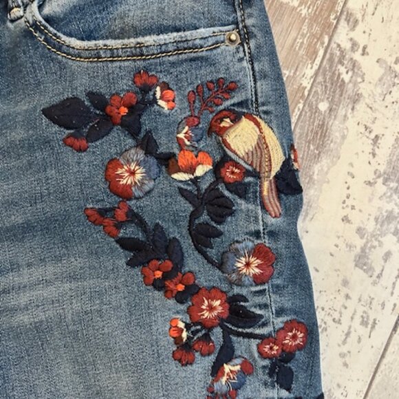 Driftwood Denim - Picture 2 of 5